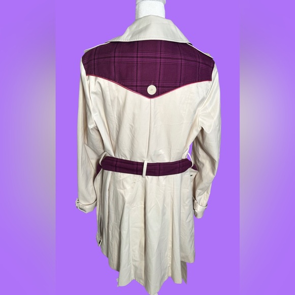 Green With Envy Stylish Cream and Burgundy Trench Coat with Reversible Belt - Picture 4 of 10